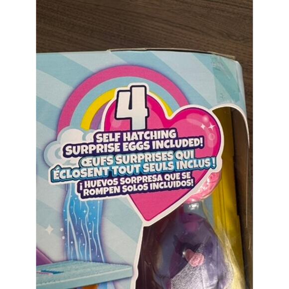 Hatchimals Alive! Hatchi-Nursery Playset with 4 Self-Hatching Surprise Eggs 0 - Picture 3 of 5